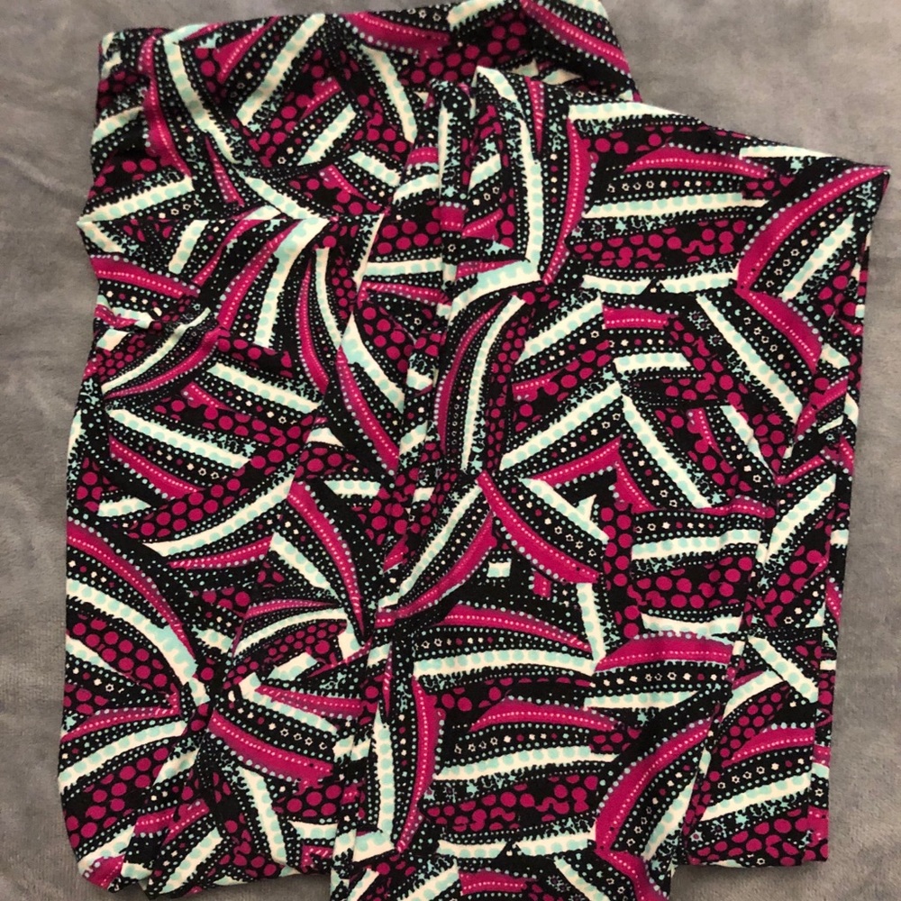 LuLaRoe Tall & Curvy Leggings